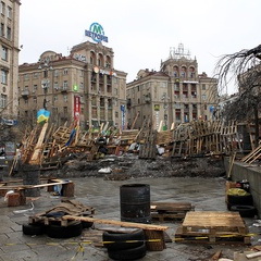 Активисты Майдана наводят порядок в центре Киева, баррикады остаются